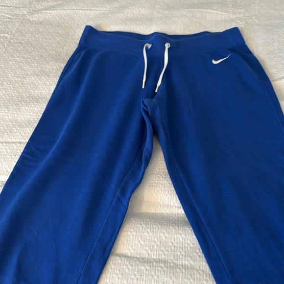 Worn out wear. 3 Pieces. Worn but good condition. All Pieces are size M - Picture 6 of 13